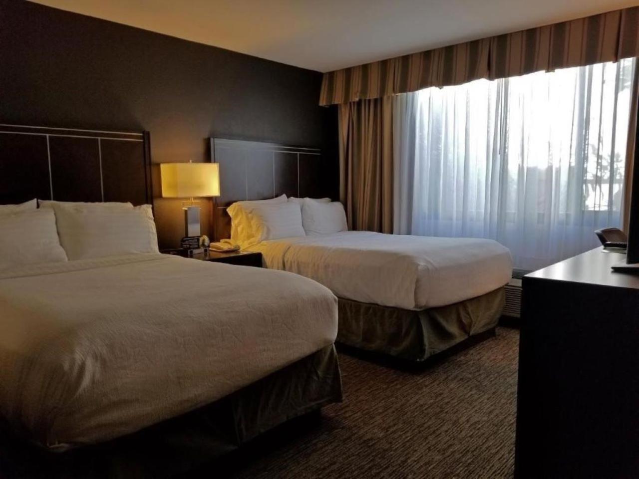 Holiday Inn Hotel & Suites Anaheim By Ihg Eksteriør bilde